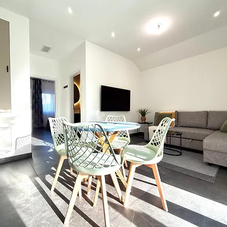 4 Star 1 Stop To Strasbourg Centre Street Parking Ac Appartement